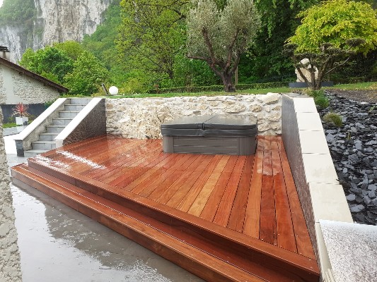 Terrasse en Cumaru avec mise en place d'un SPA.jpg